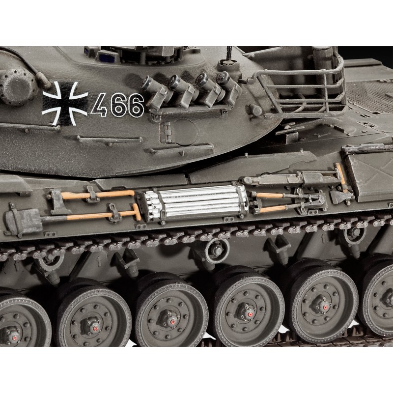 Carro 1/35 Sd.Kfz. 251 Ausf. B &quot;Stuka&quot; Revell (copia)