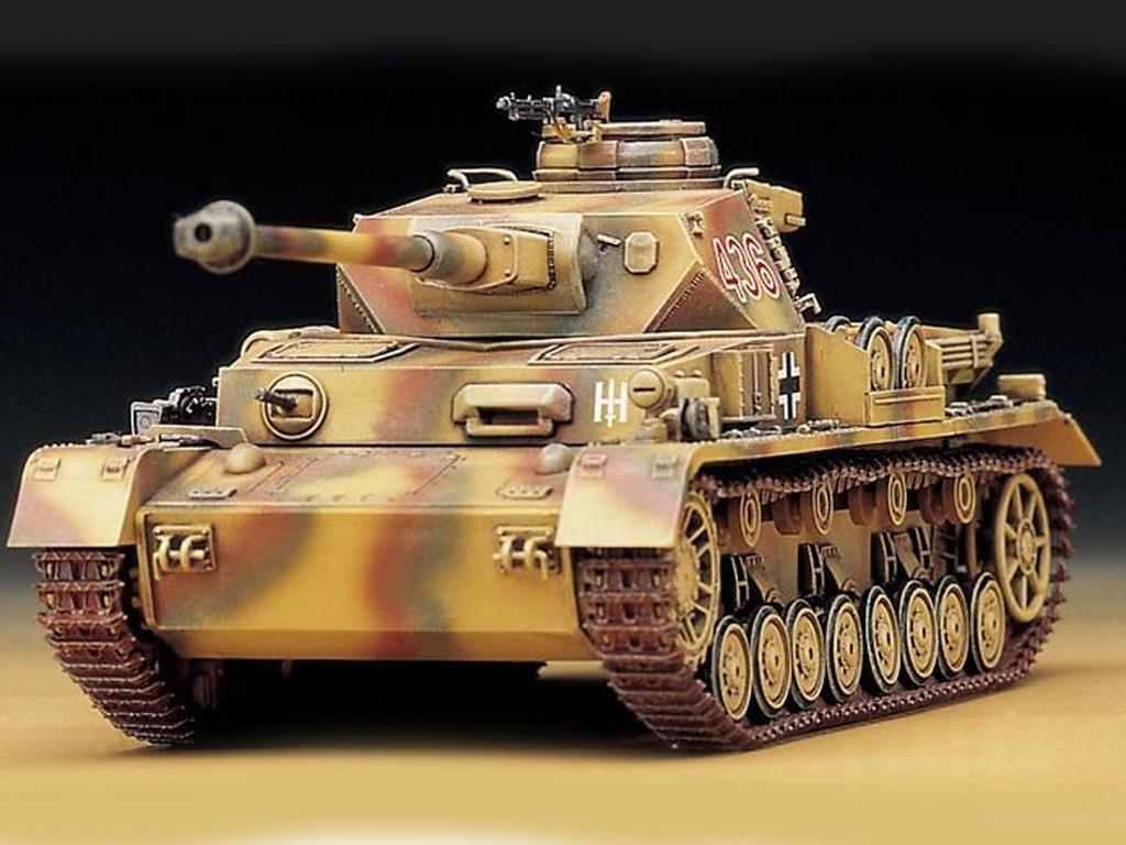 Carro 1/35 Tanque -German Panzer IV H/J- Academy