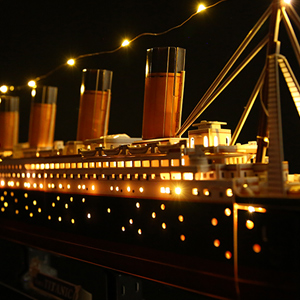 Set Construcción -Titanic con Luz LED- Cubic Fun 3D